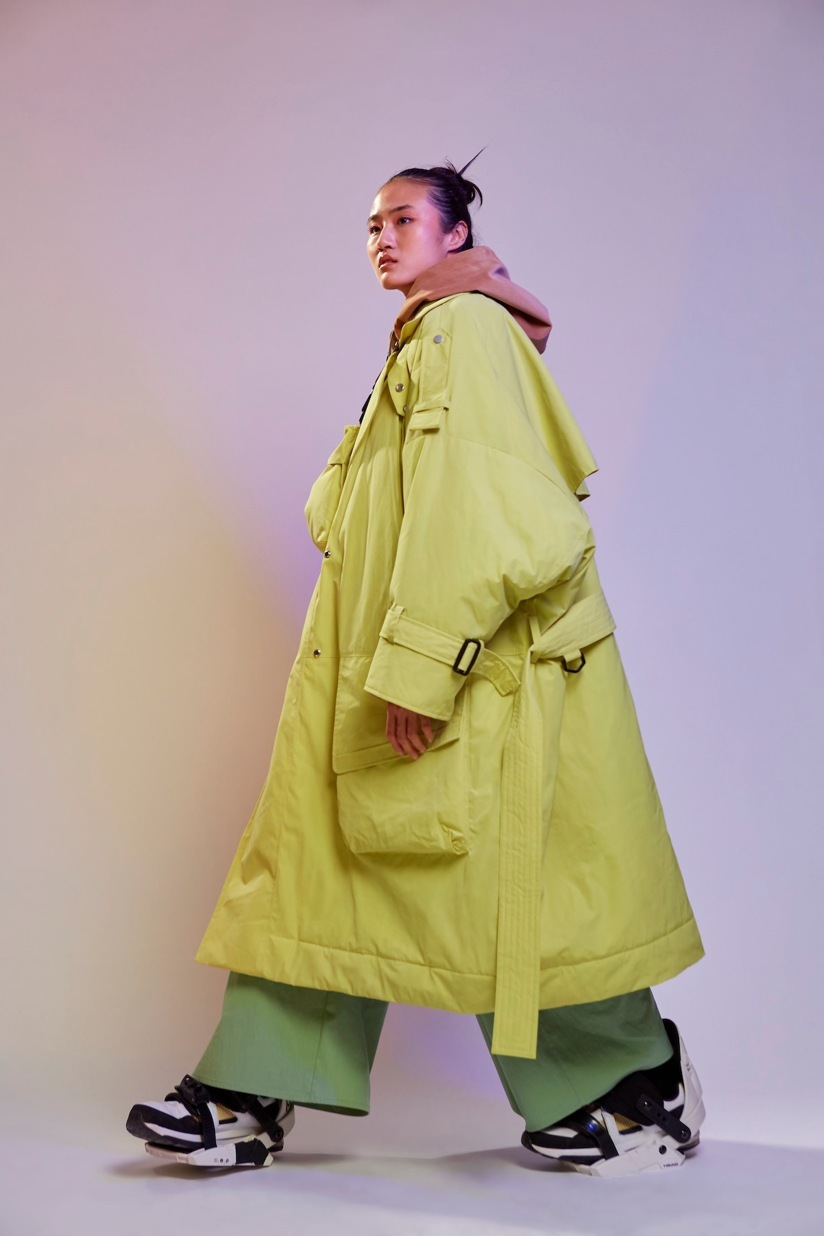 FUTURBACK-TRENCH-COAT_82211304_Gold-DustYAGONBAK-PANTS_82213622_Leaf-Green_1.jpg