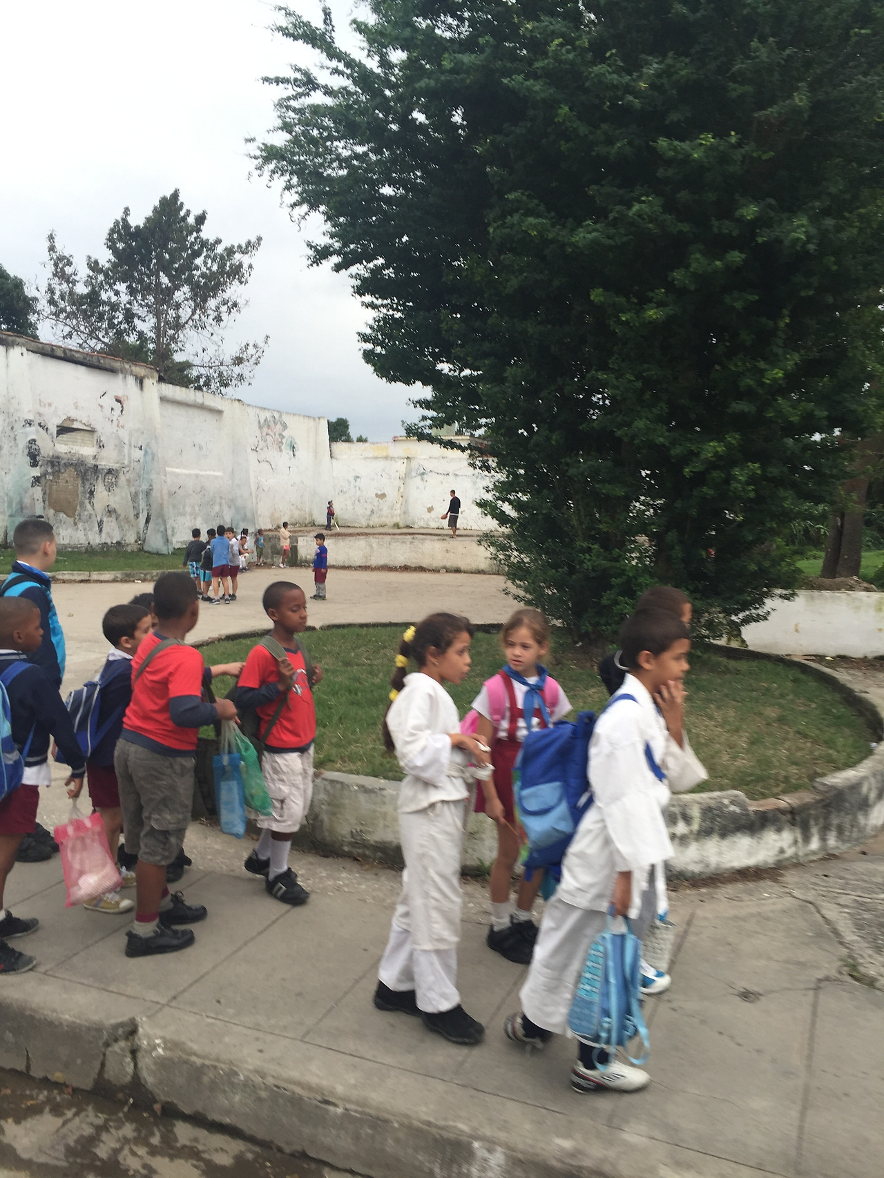 쿠바 초딩들.jpg