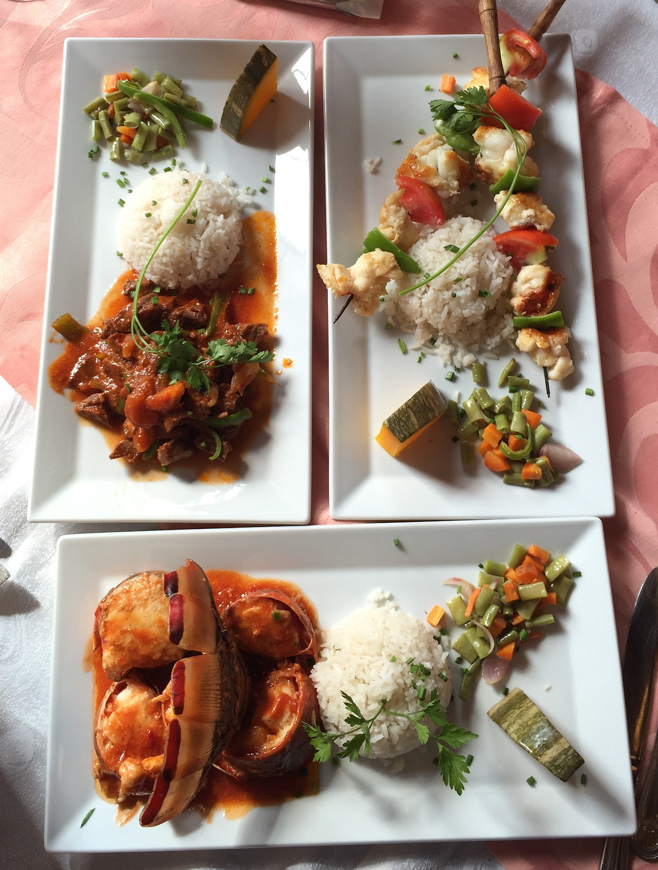 뜨리니닷 랍스터 요리.jpg