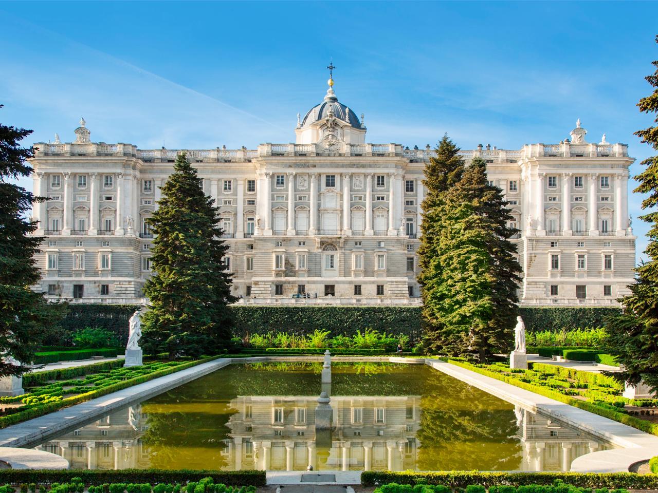 Royal-Palace-of-Madrid-Pictures.jpg