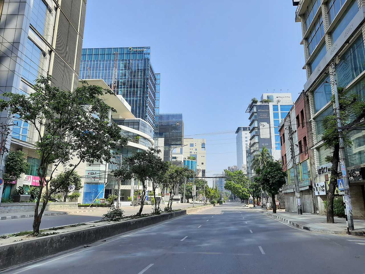 218  2020년 코비드 록다운 중인 방글라데시 다카 굴산지구.jpg