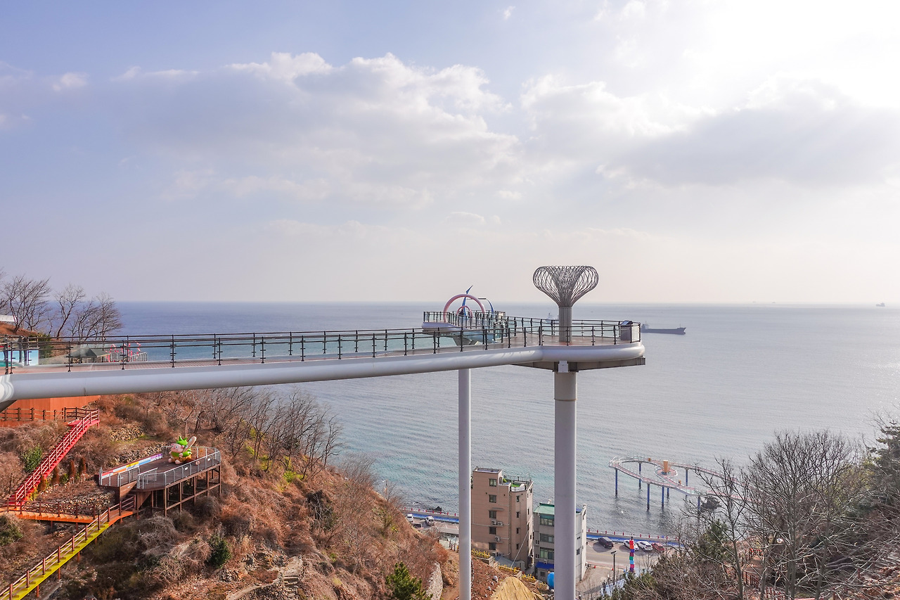 등대에서 바라 본 도째비골 스카이밸리.jpg