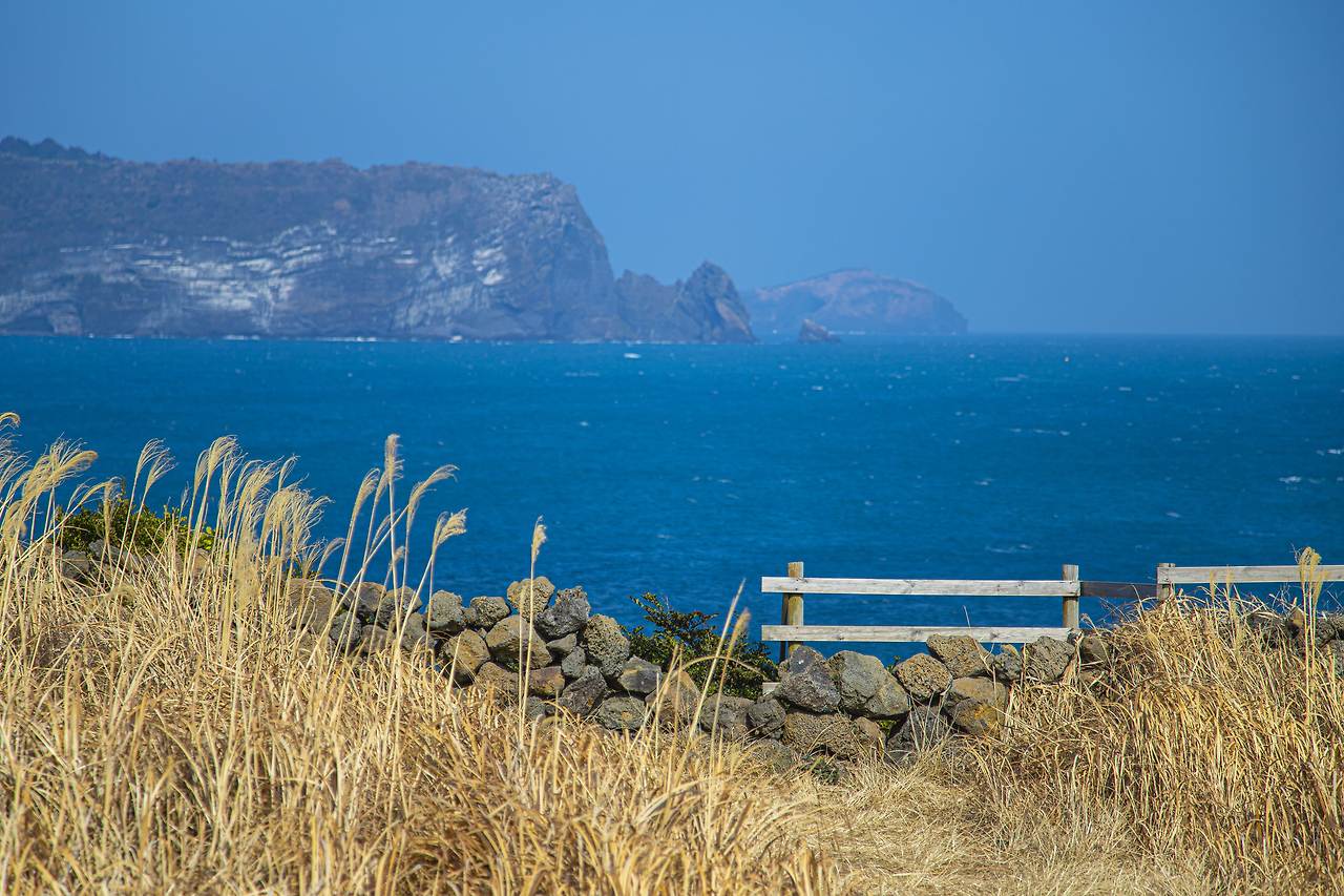 섭지지에서 바라본 성산일출봉-002-min.jpg