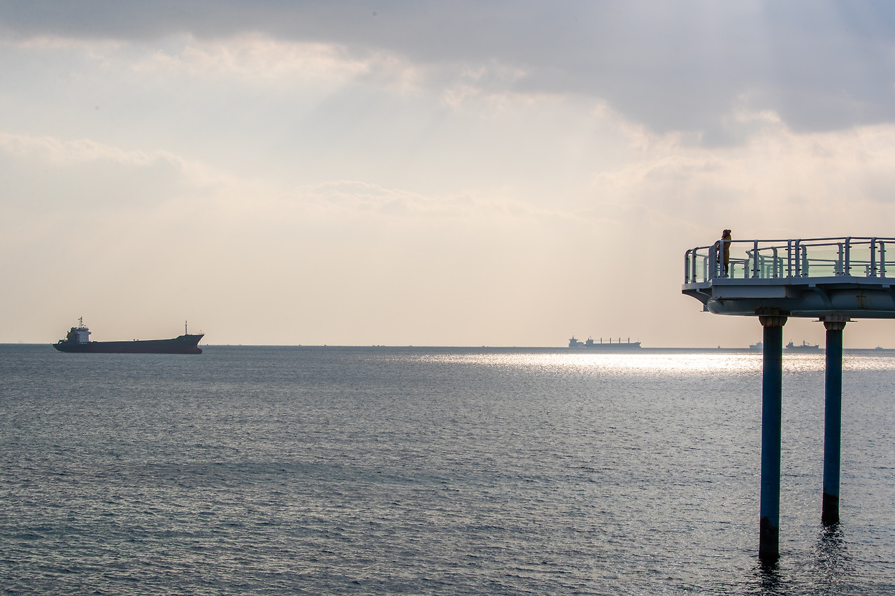 해랑전망대에서 윤슬을 바라본다.jpg