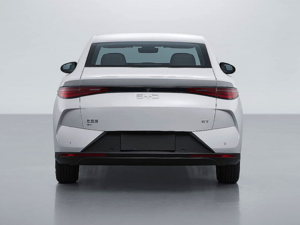 BYD-unveils-new-electric-sedan-e7-2-1024x768.jpg