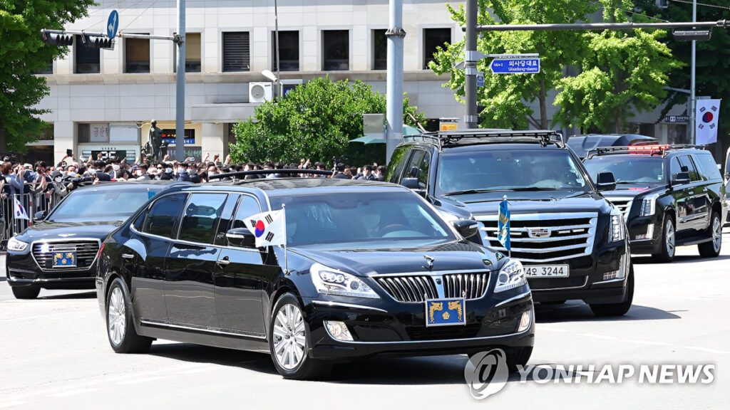 Presidential-ceremonial-vehicle-Benz-Genesis-1-1024x576.jpg