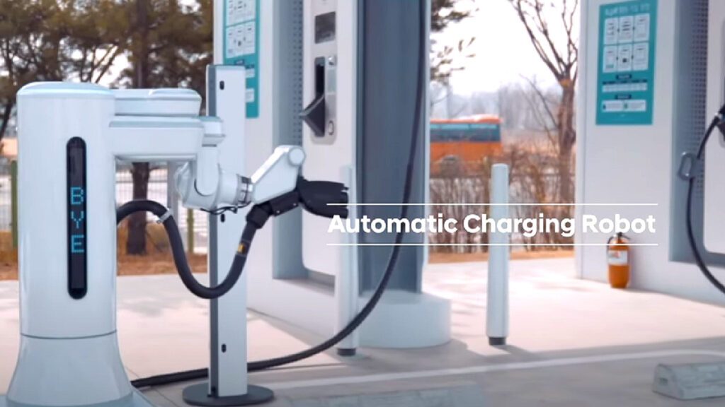 Hyundai-and-Kia-AI-charging-robot-at-Incheon-International-Airport-4-1024x576.jpg