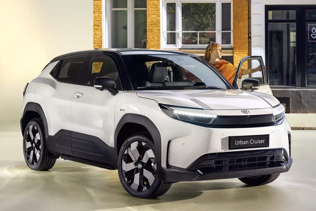 Toyota-compact-SUV-Urban-Cruiser-now-available-for-booking-in-Europe-2-1024x683.jpg