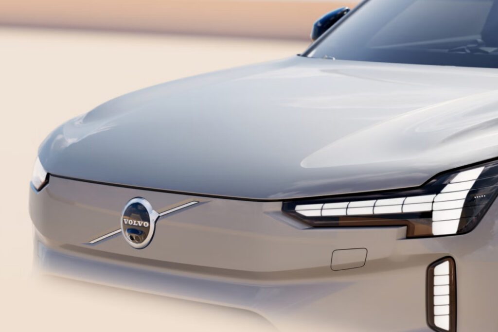 Volvo-flagship-electric-sedan-ES90-unveiled-2-1024x683.jpg