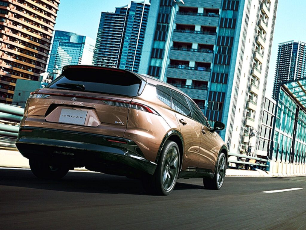 Toyota-unveils-large-SUV-Crown-Estate-4-1024x768.jpg