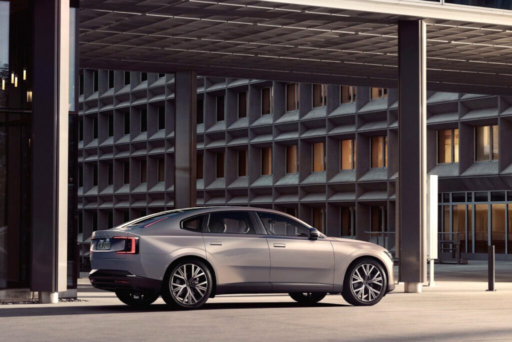 Volvo-ES90-electric-sedan-launched-2-1024x683.jpg