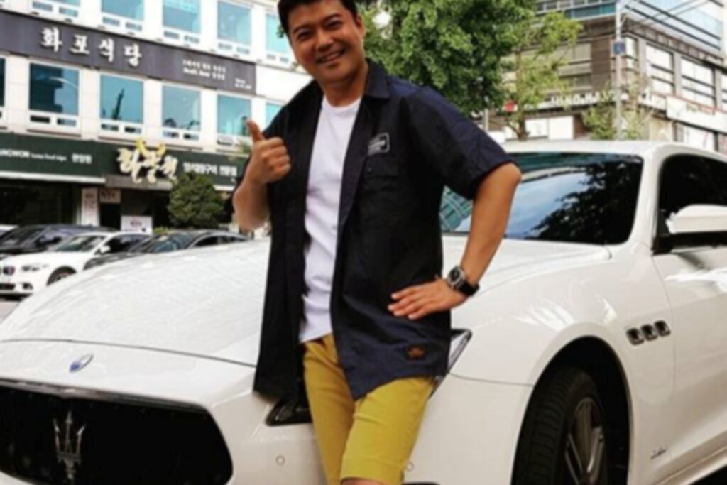 1Jeon-Hyun-moos-car-is-as-flashy-as-the-money-he-makes-1024x683.jpg