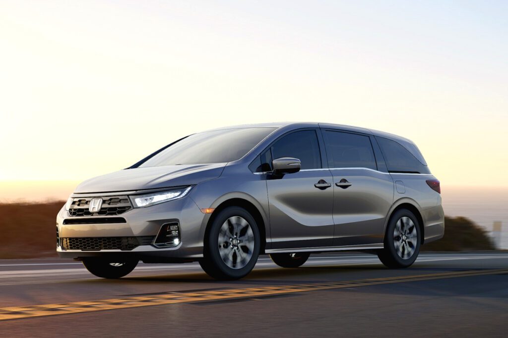Honda-Odyssey-versus-Toyota-Sienna-1024x683.jpg