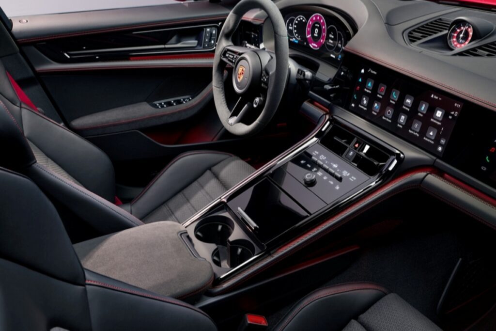 6Porsche-launches-new-Panamera-GTS-1024x683.jpg