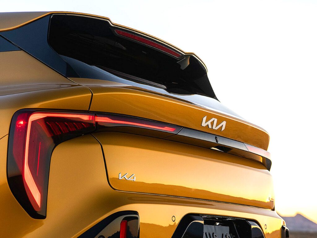 Kia-K4-hatchback-5-door-unveiled-2-1024x768.jpg