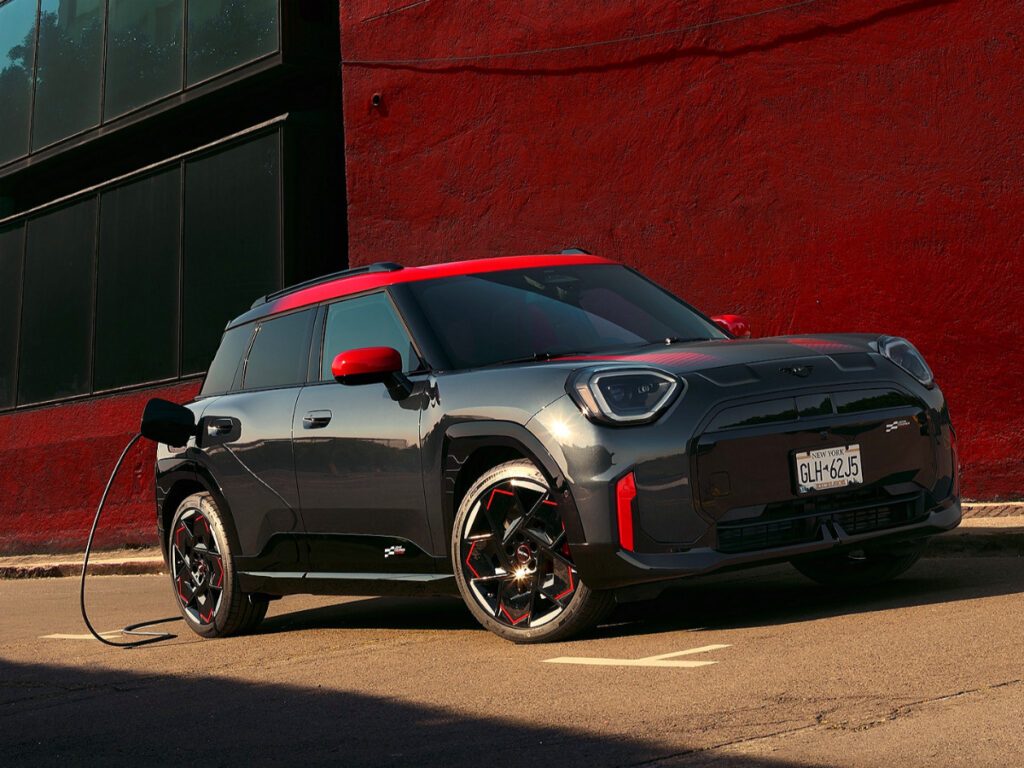 MINI-Korea-Pre-orders-for-the-New-All-Electric-MINI-JCW-and-the-New-All-Electric-MINI-JCW-Aceman-1024x768.jpg