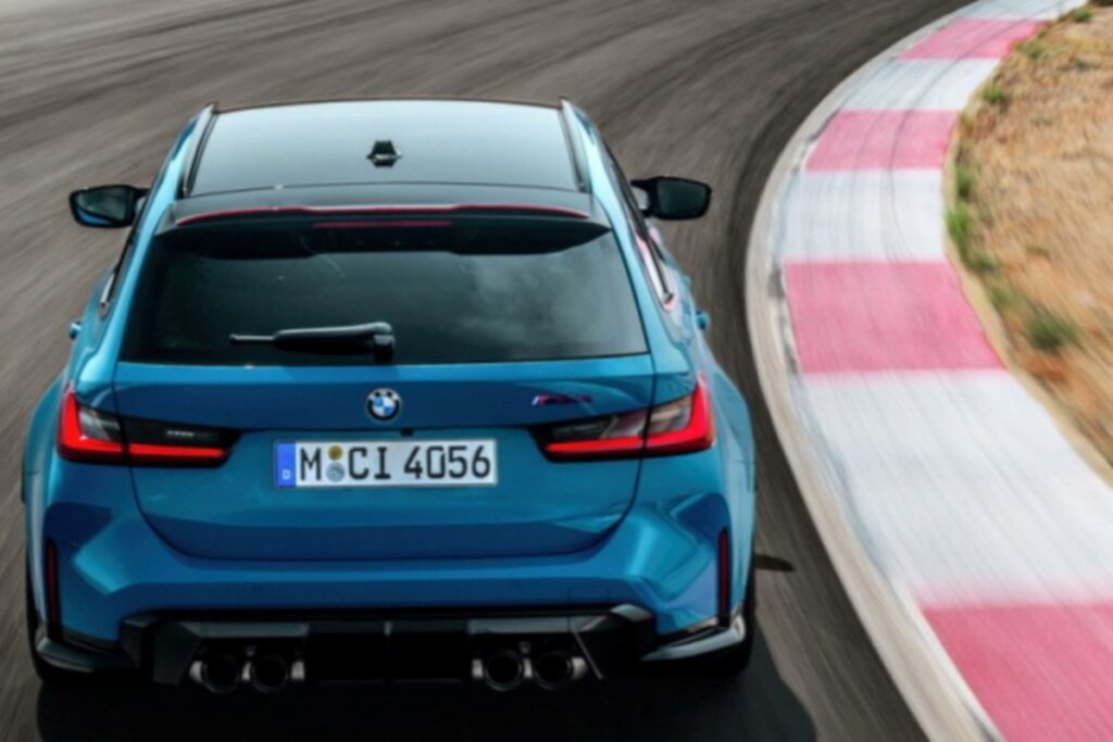 4bmw-M3-CS-Touring-1024x683.jpg