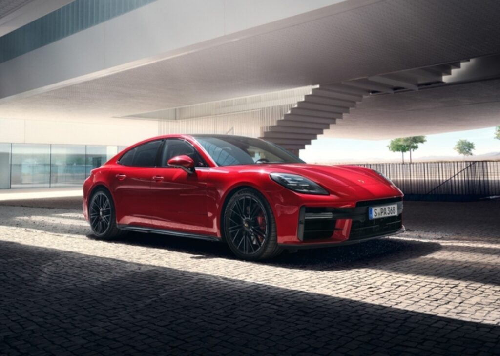 2Porsche-launches-new-Panamera-GTS-1024x729.jpg