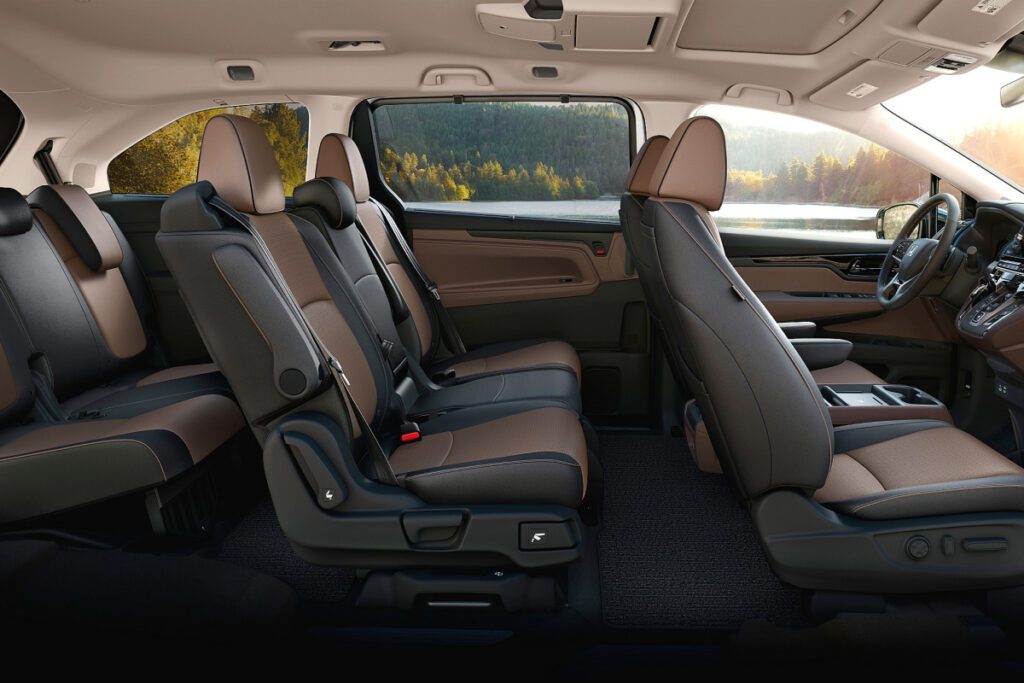 Honda-Odyssey-versus-Toyota-Sienna-6-1024x683.jpg