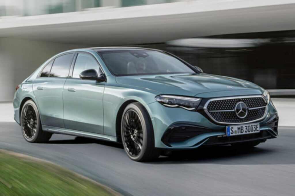 1Mercedes-Benz-E-Class-takes-first-place-1024x683.jpg