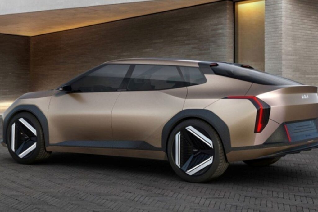 3The-new-sensation-Kia-EV4-1024x683.jpg