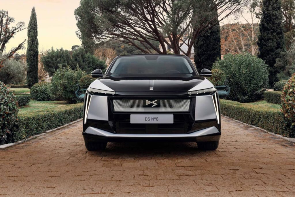 French-luxury-electric-car-DS-N%C2%B08-appears-1024x683.jpg