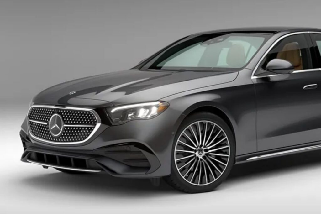Mercedes-Benz-E-350-e-4MATIC-launched-1024x683.jpg
