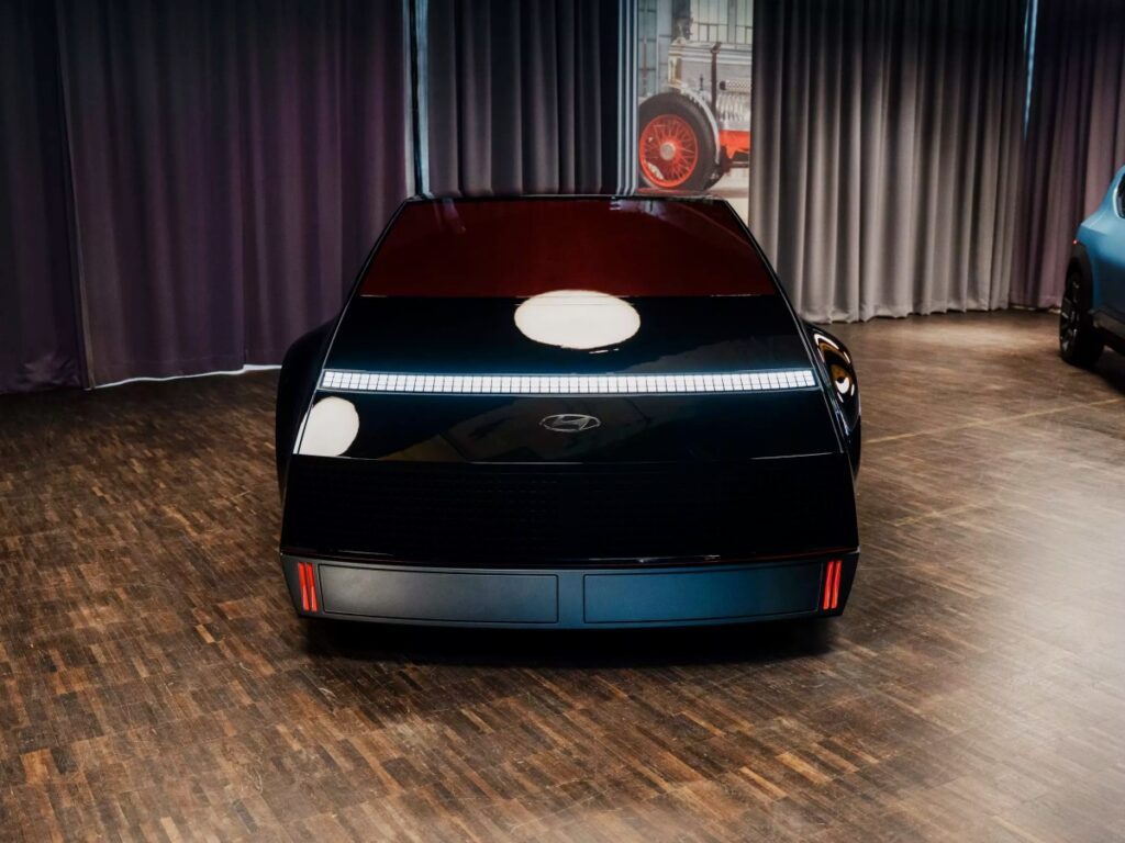 Hyundai-Obsidian-Car-3-1024x768.jpg
