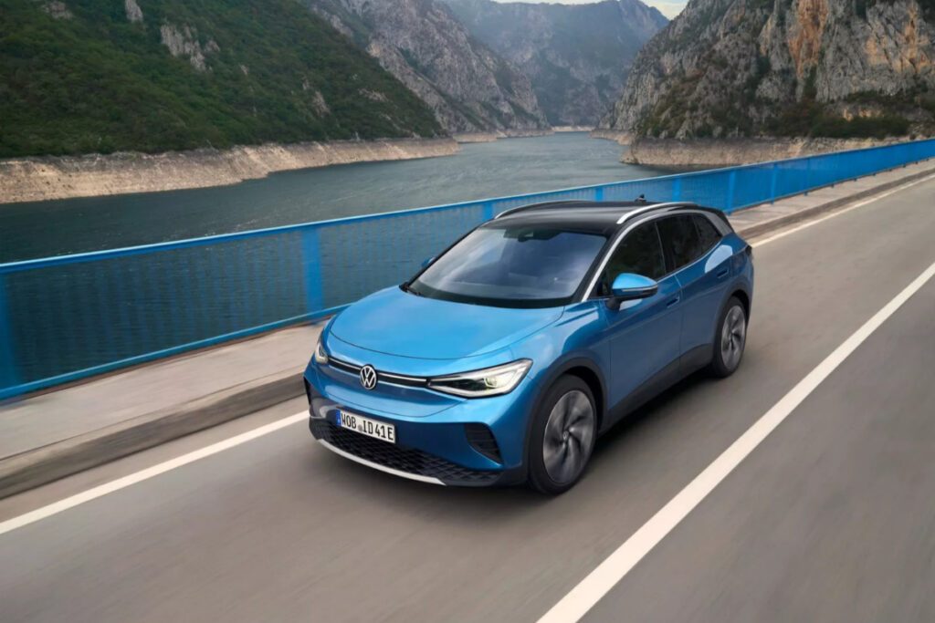 Volkswagen-starts-delivering-2025-ID.4-to-customers-1024x683.jpg