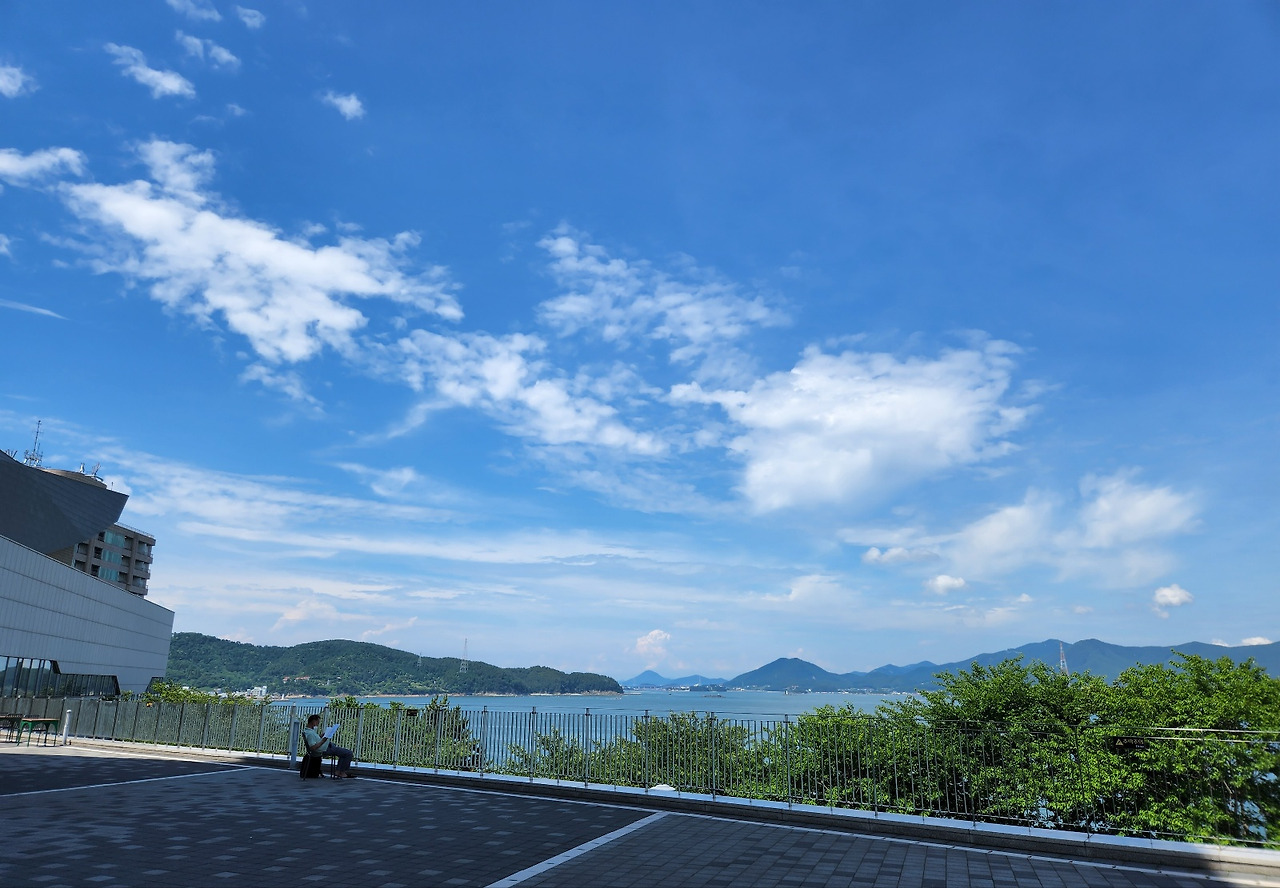 통영음악당 앞바다.jpg