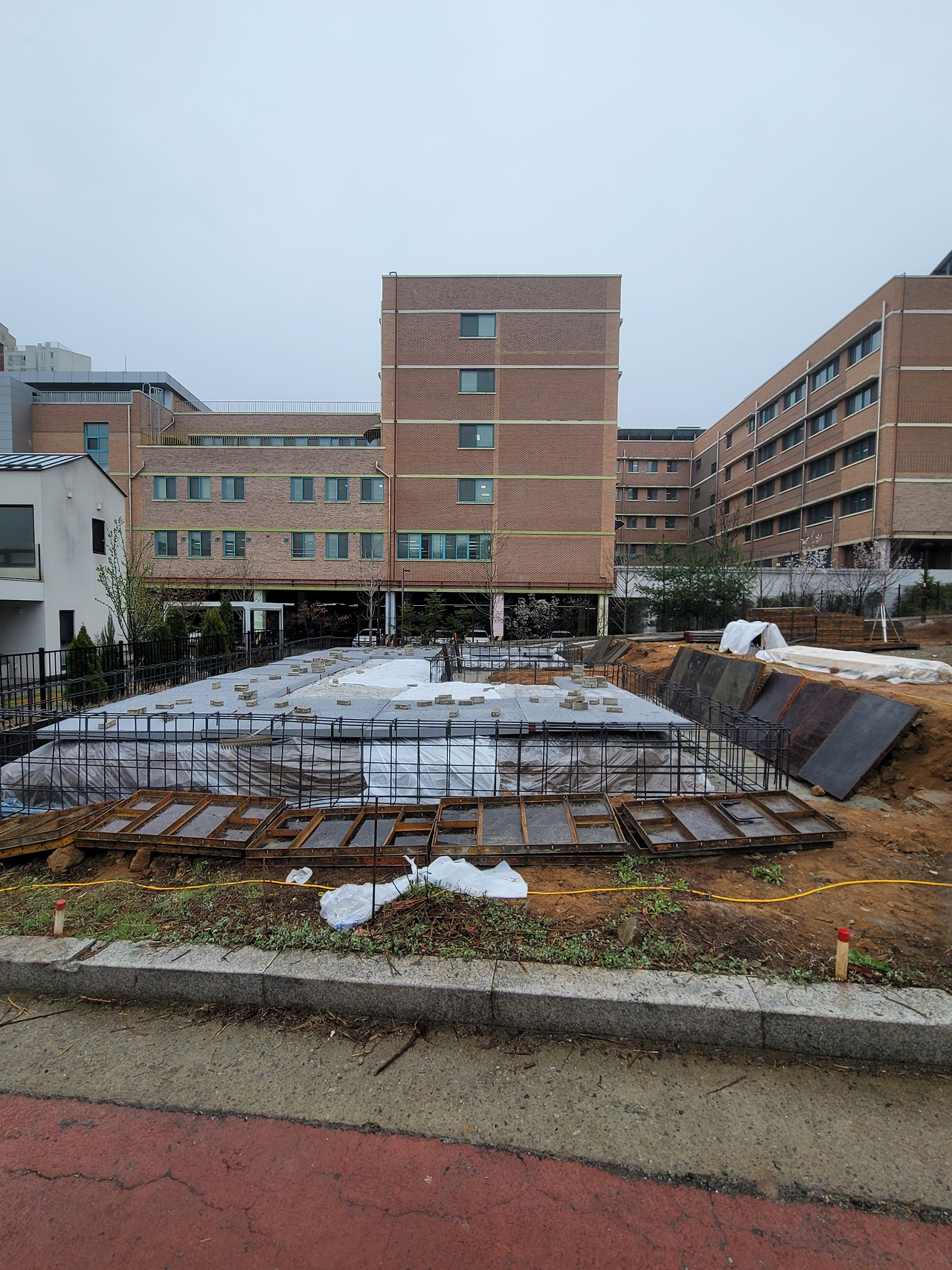 기초 비닐후 철근.jpg