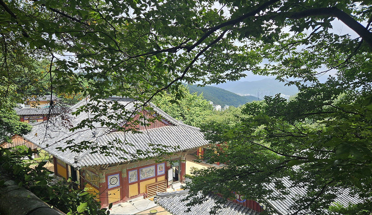 9. 뒤에서 본 사찰.jpg