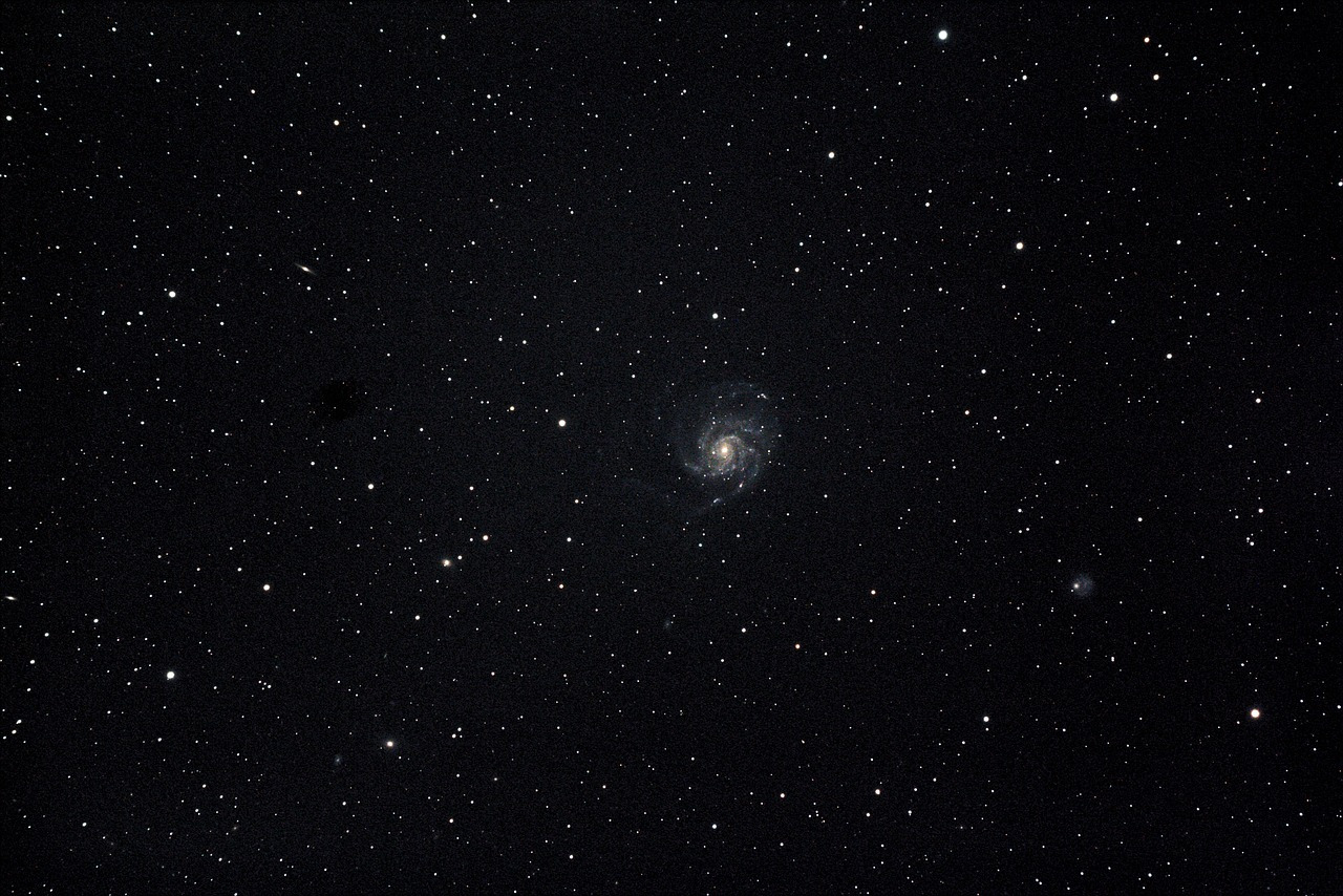 m101-3613916_1280.jpg