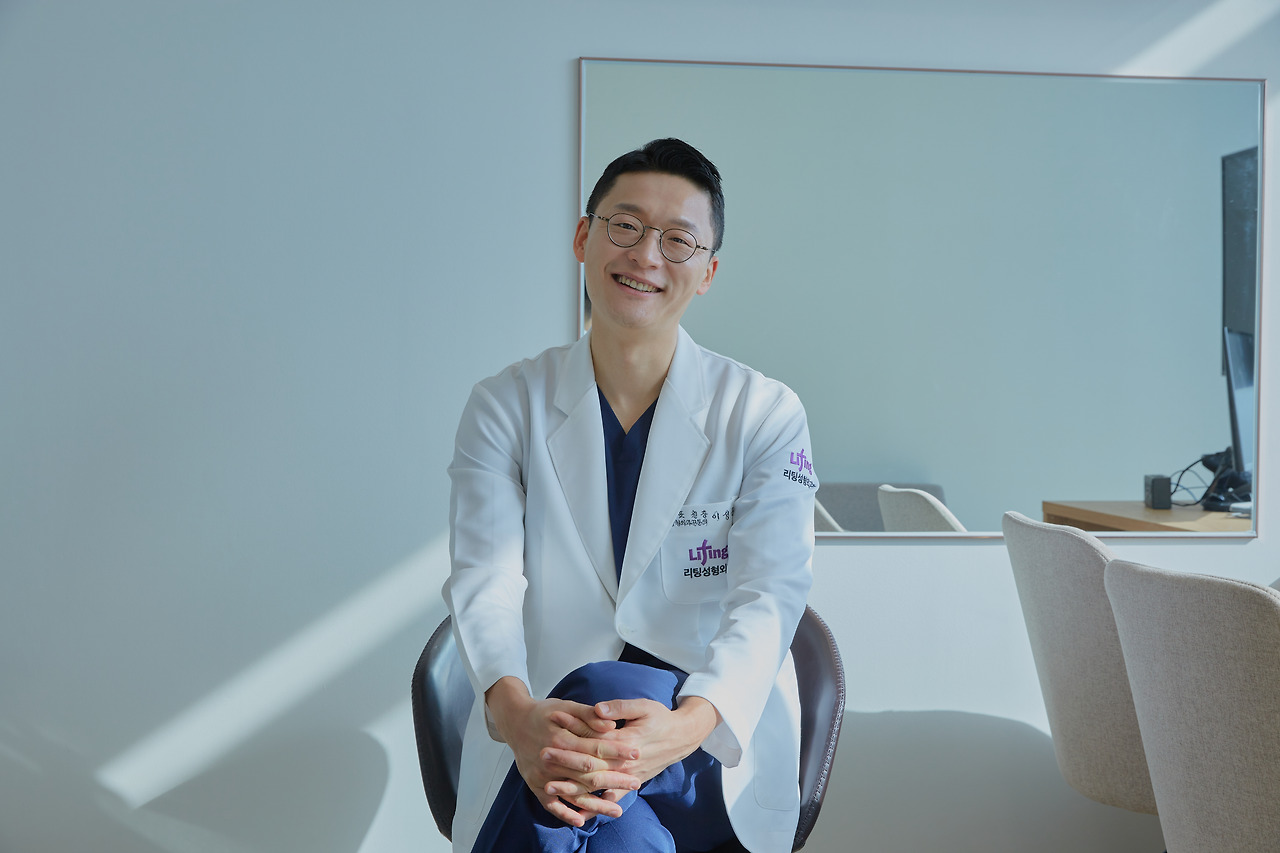 이성준원장_진료실.jpg
