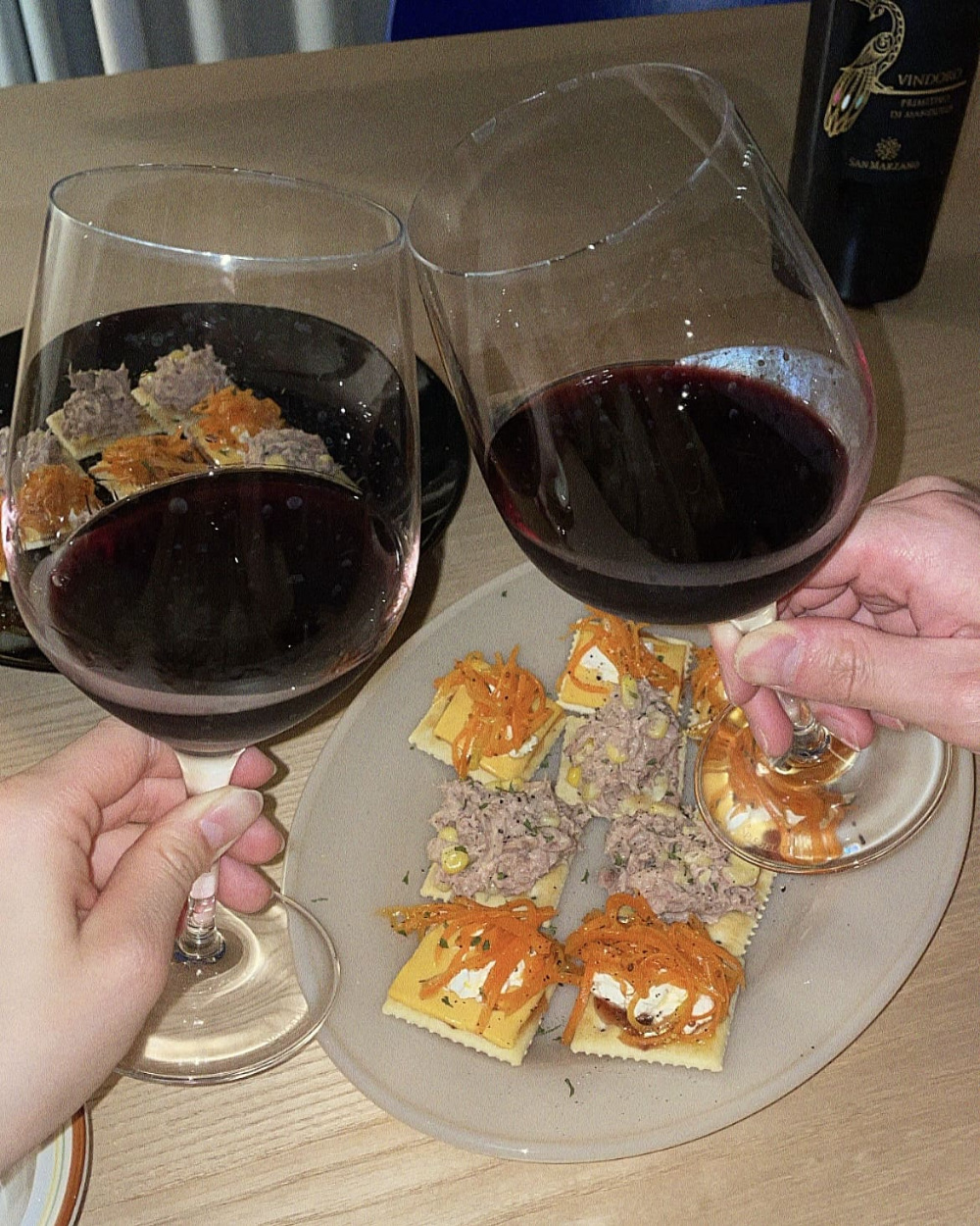 음식_와인 짠.jpg