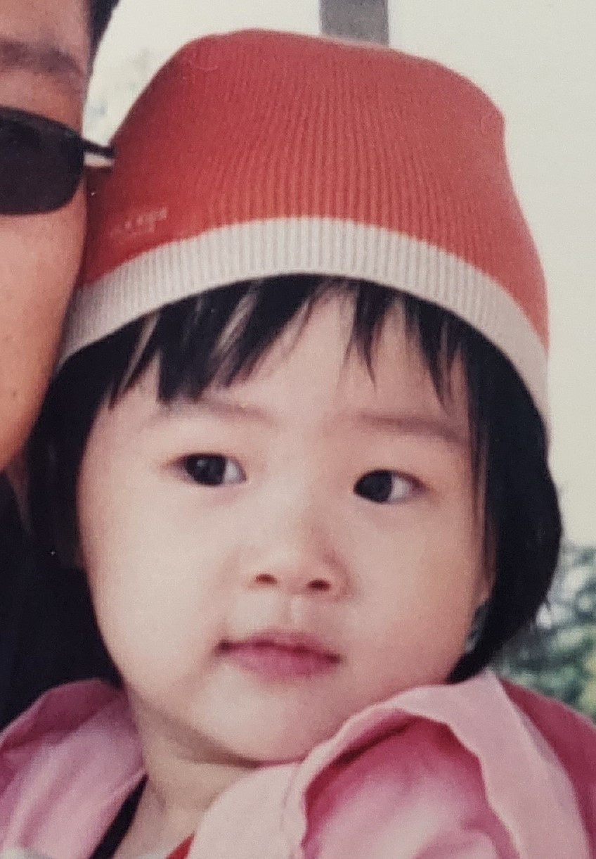 윤경 큰얼굴.jpg