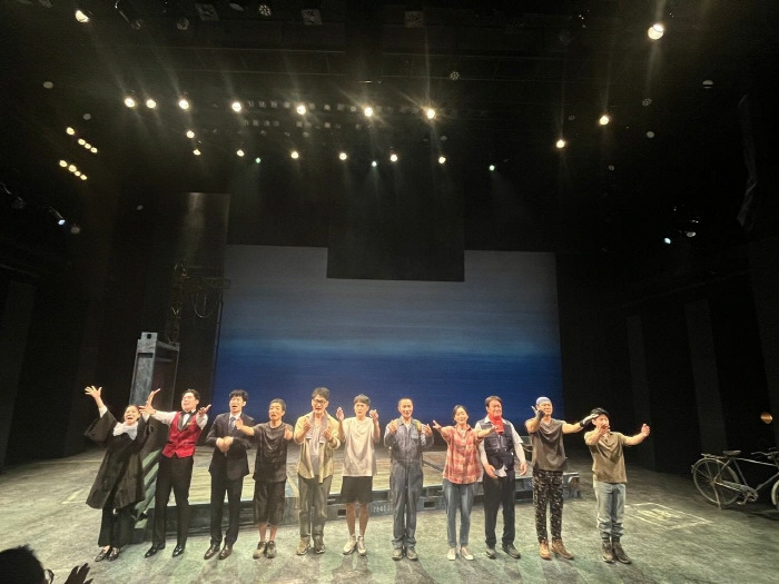 [크기변환]엔드월 커튼콜.jpg