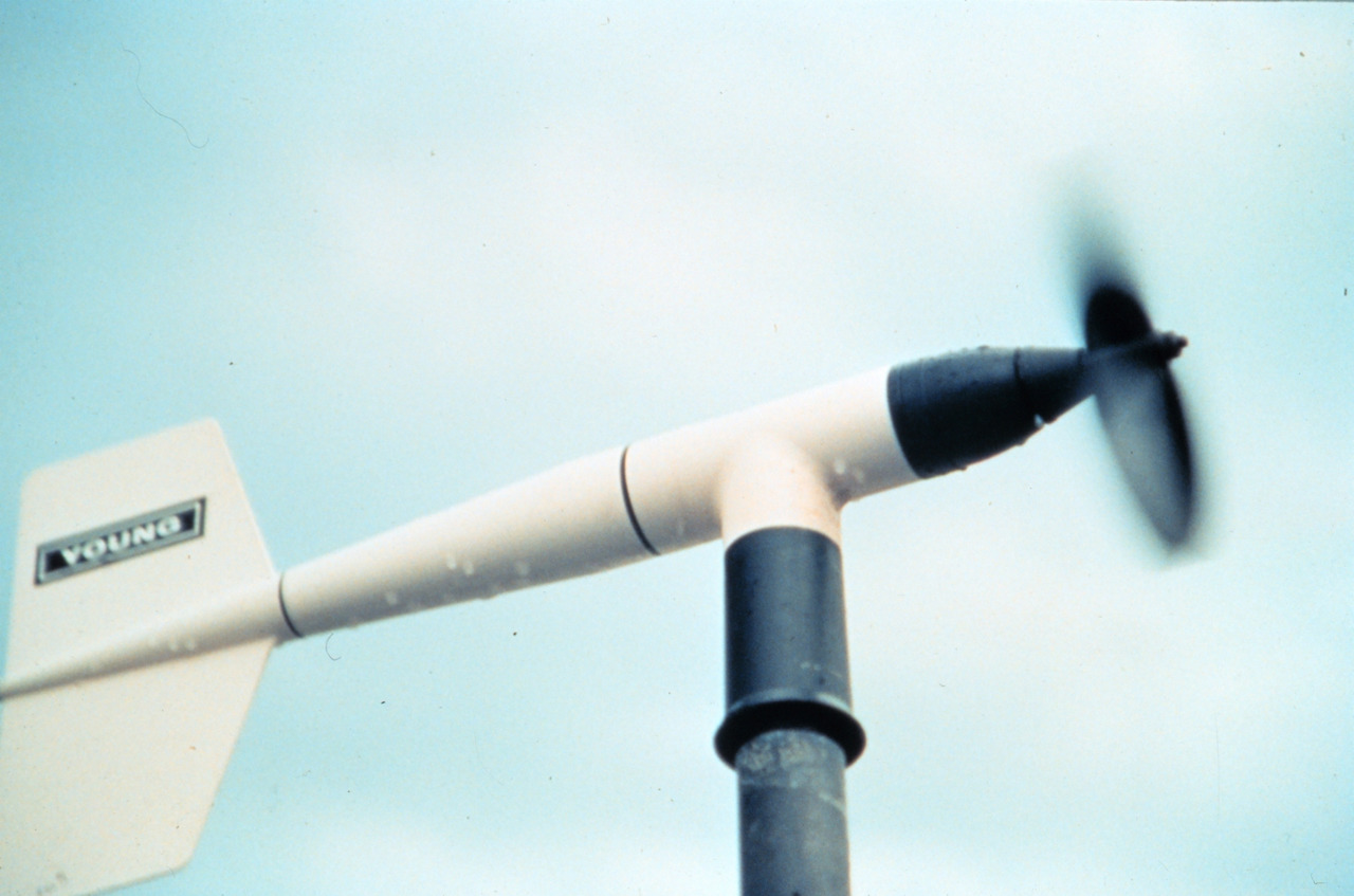 Wind_speed_and_direction_instrument_-_NOAA.jpg
