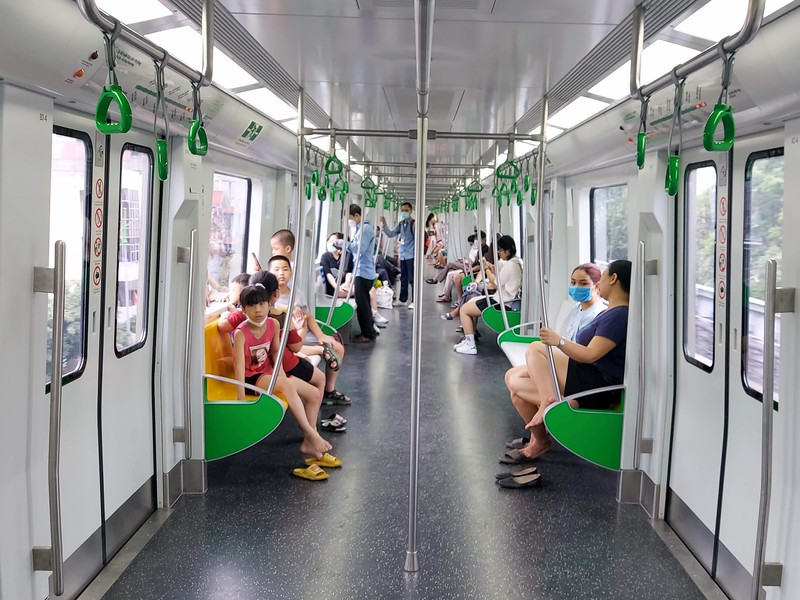220629_Hanoi metro_102706-passengers-L.jpg