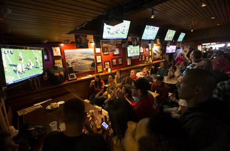 UIUC 인근 스포츠펍.jpg