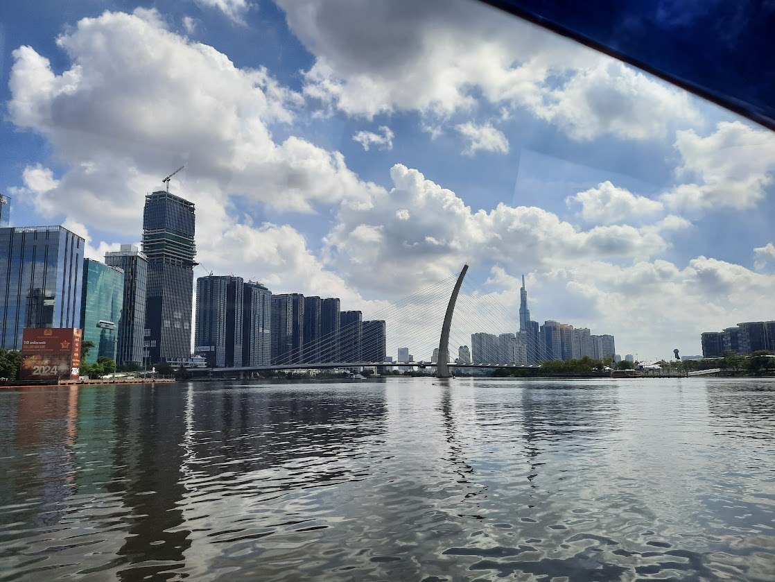 240617_사이공강 위 뭉게구름_091757.jpg