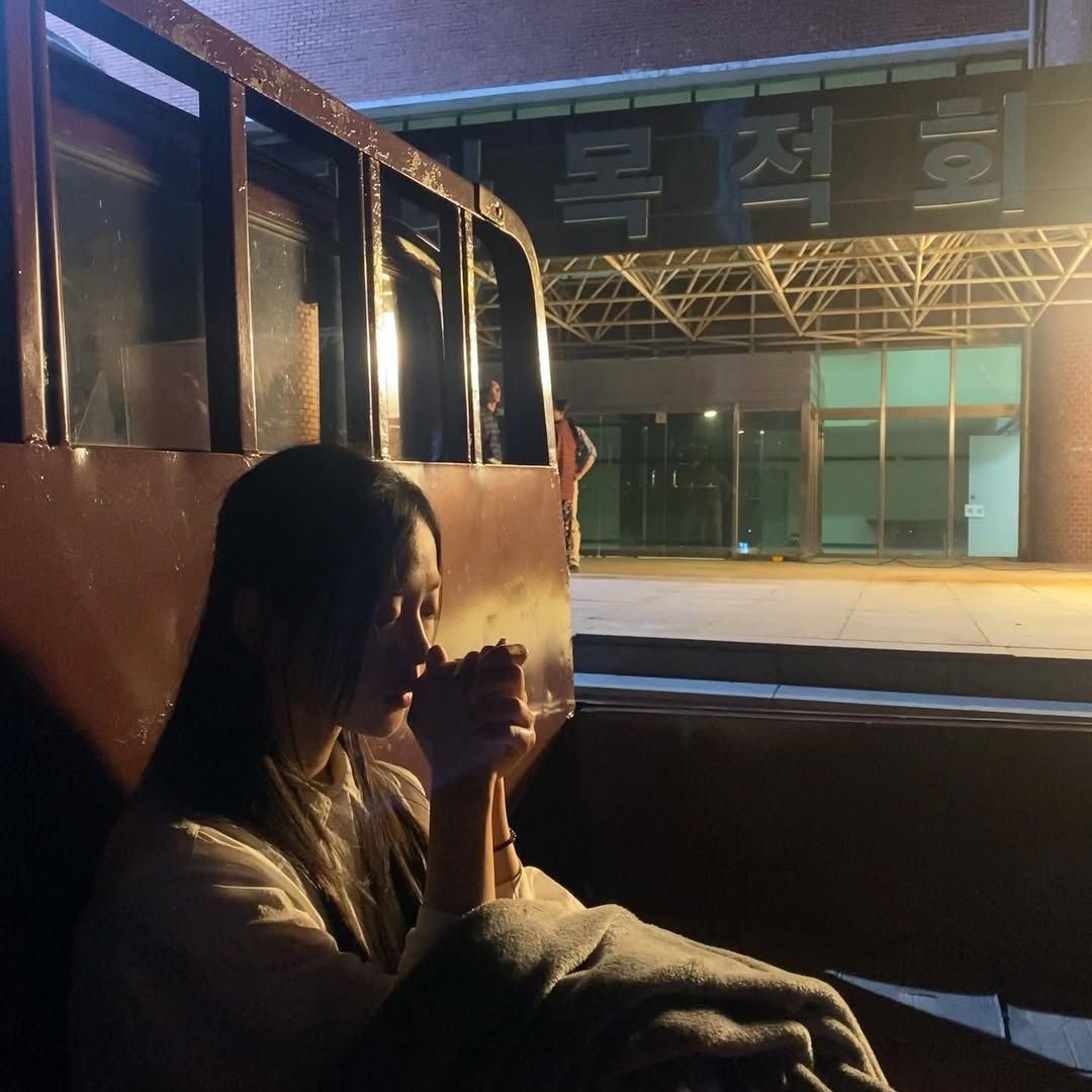 #YouthofMay1.각자의 달리기 2.나에게 맞는 신발 3.당신의 한 달 4.선을 넘는 다는 것 5.괜찮은 여자 6.기침, 사랑, 그리고 7.끊어 낼 수 없는 8.그 문이 닫히고9.재난의 전조 10.선, 위선, 최선.jpg