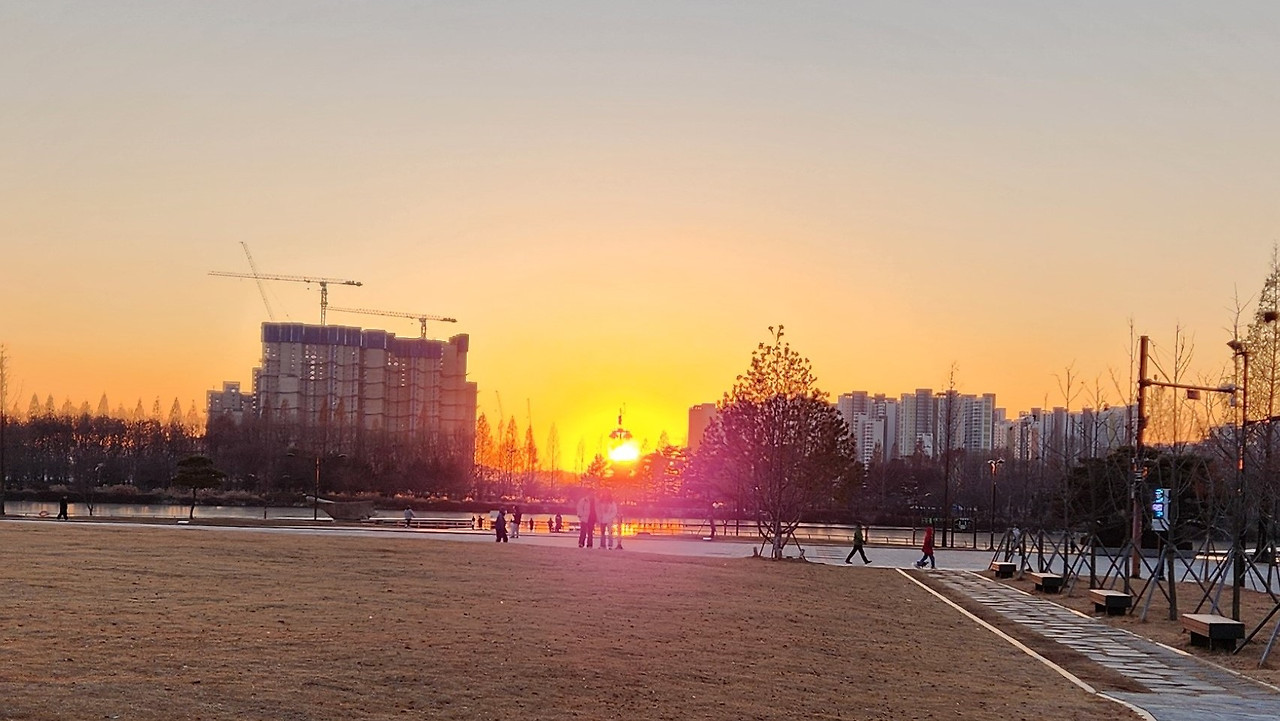 2024 마지막 일몰2.jpg