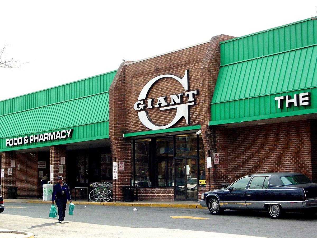 7. 당시 워싱턴의 Giant Food store 외경.jpg