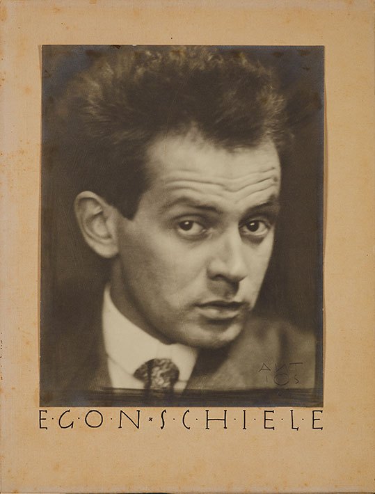 132 - 에곤 쉴레의 사진.jpg