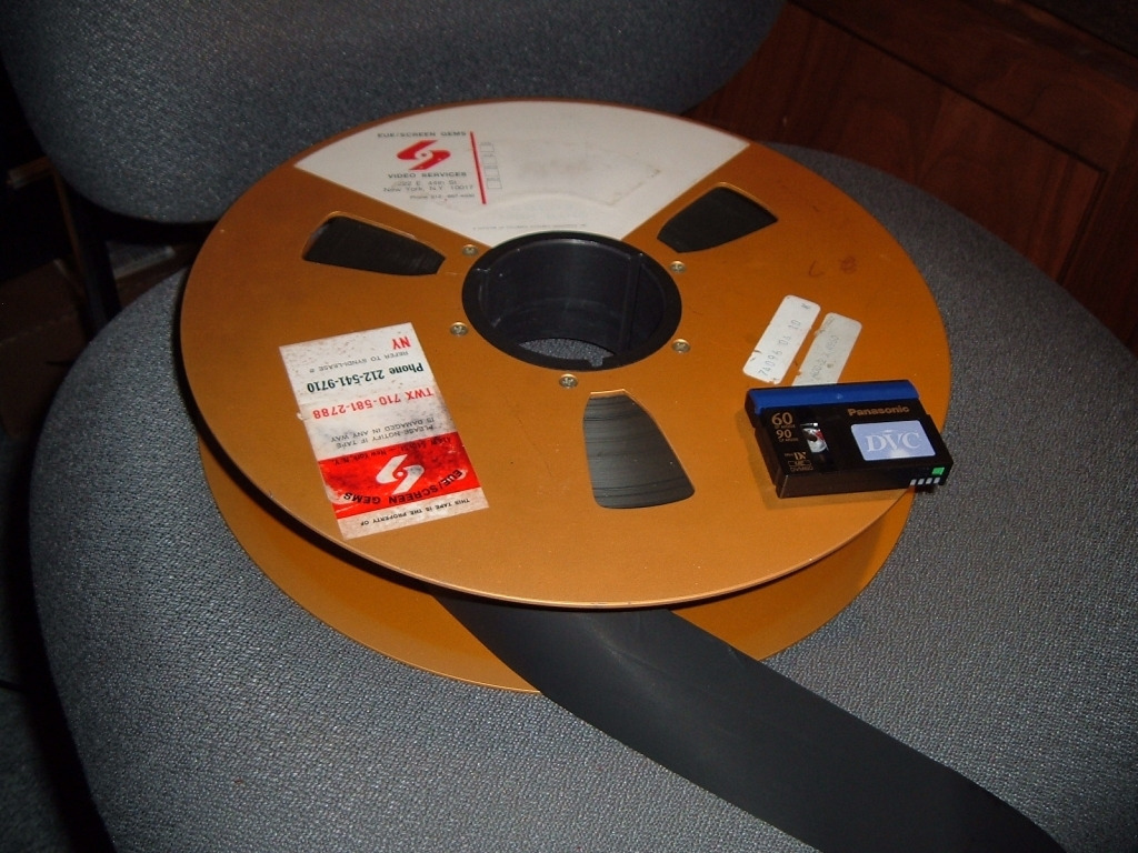 2-inch_Quad_Tape_Reel_with_miniDV_cassette.jpg