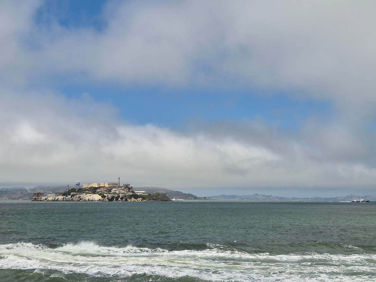 3 알카트라즈 멀리서.jpg