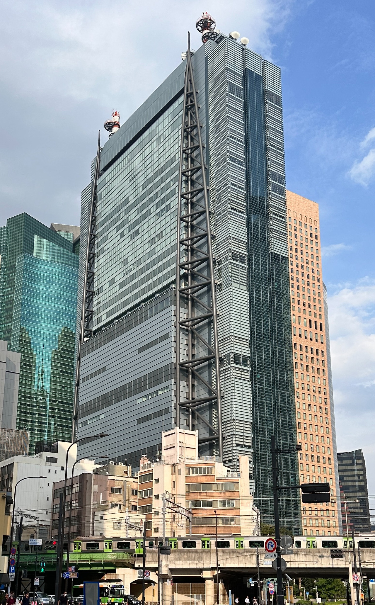 Nippon_TV_Tower.jpg