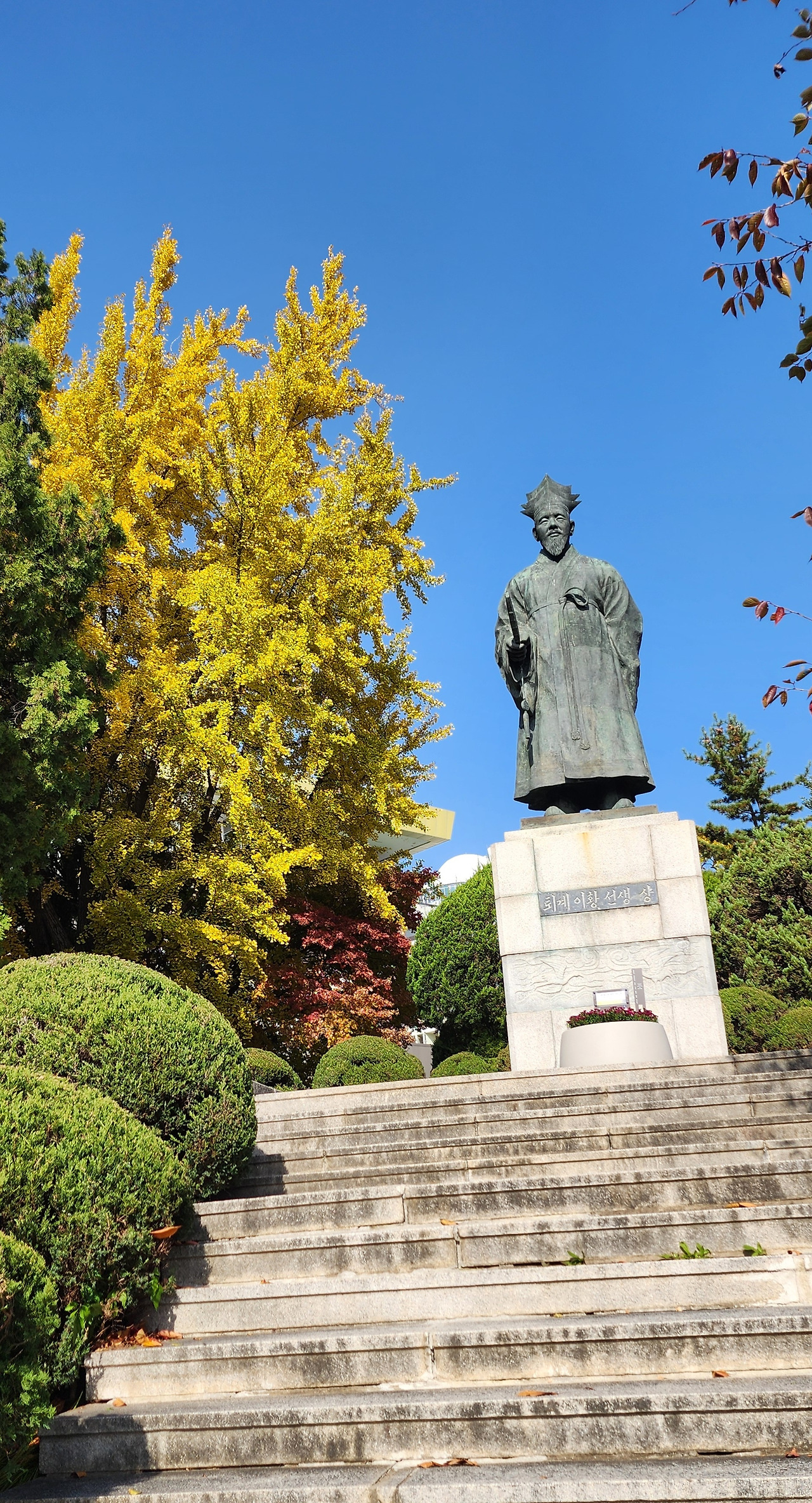 동상-퇴계 이황.jpg