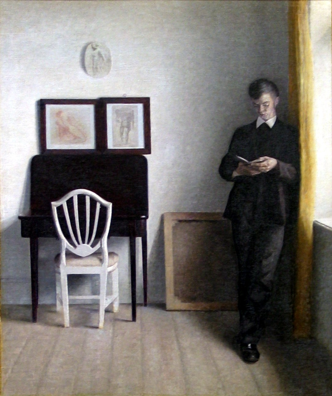 Vilhelm_Hammershøi_1898_-_Interiør_med_læsende_ung_mand.jpg